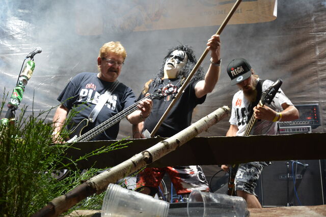 IV.ROCK FEST NA PLECH +KISSÁK
https://youtu.be/zt2cwynNyEc
