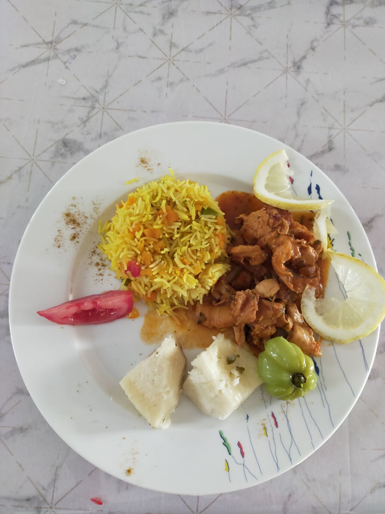 Poulet au lambi, riz madras et ignames