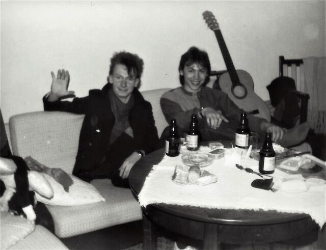 Gute Freunde und alle waren im Hauptquartier, alle!