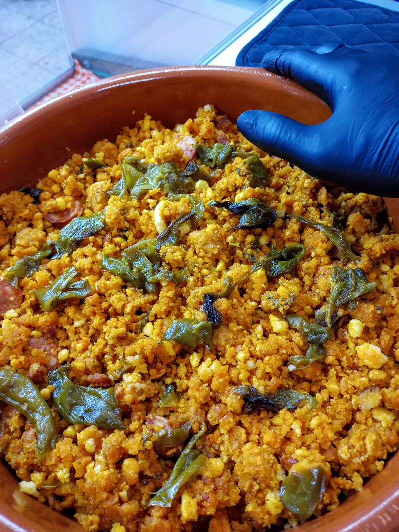 Migas con chorizo