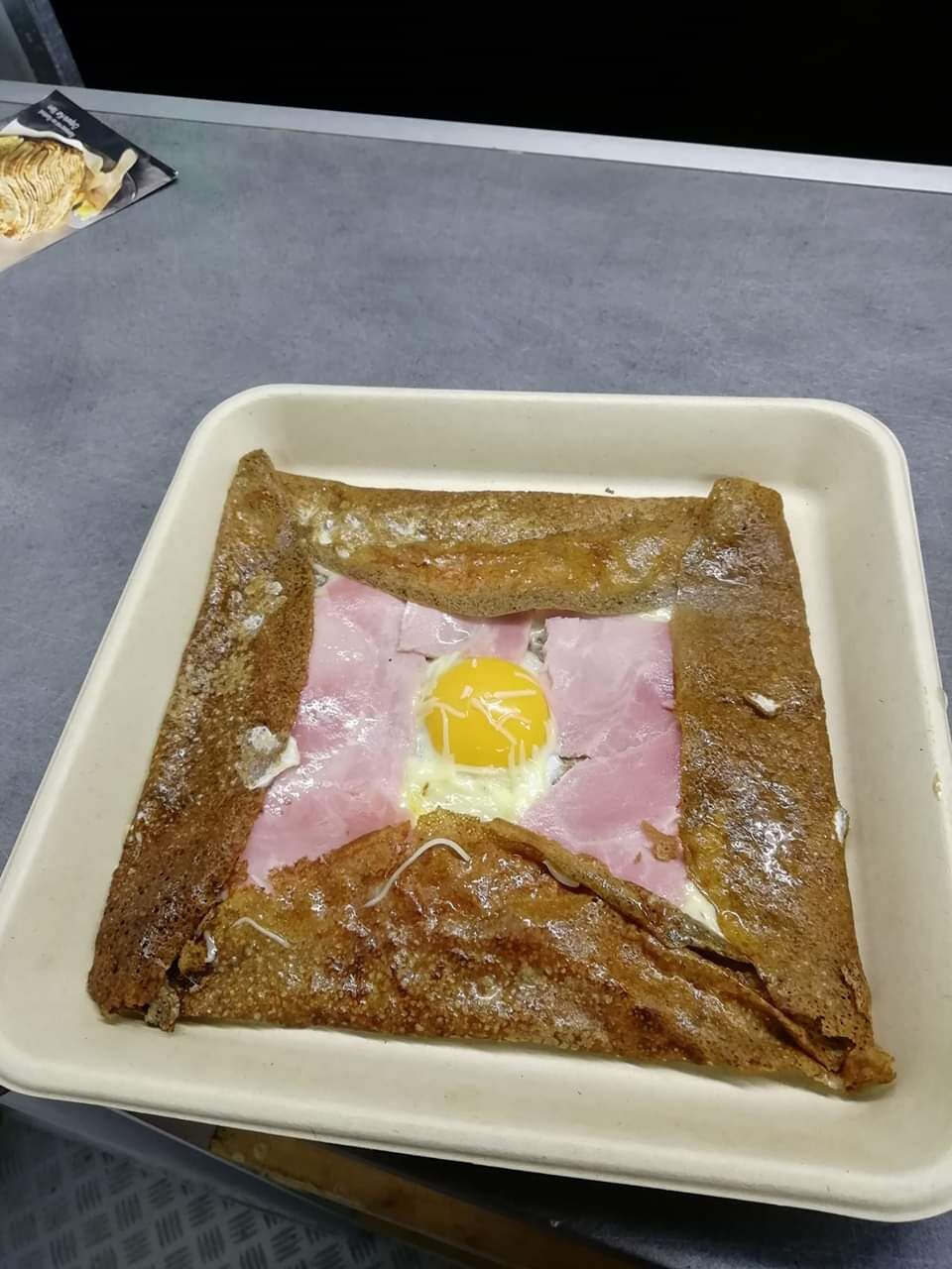 Galette complète à emporter en boite biodégradable et compostable