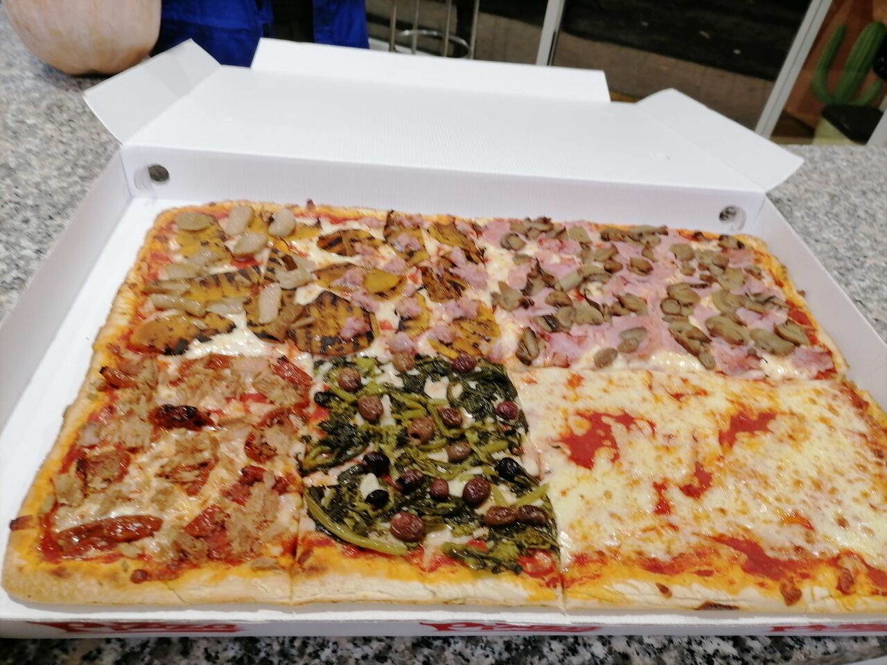 Pizza in teglia gusti a scelta