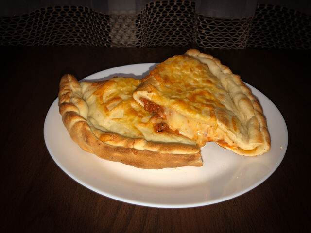 Bolognai calzone - Bolognai mártással és sajttal töltve