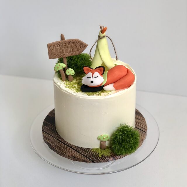 Torty dziecięce - Lisek - z figurkami z masy cukrowej i żywymi roślinami