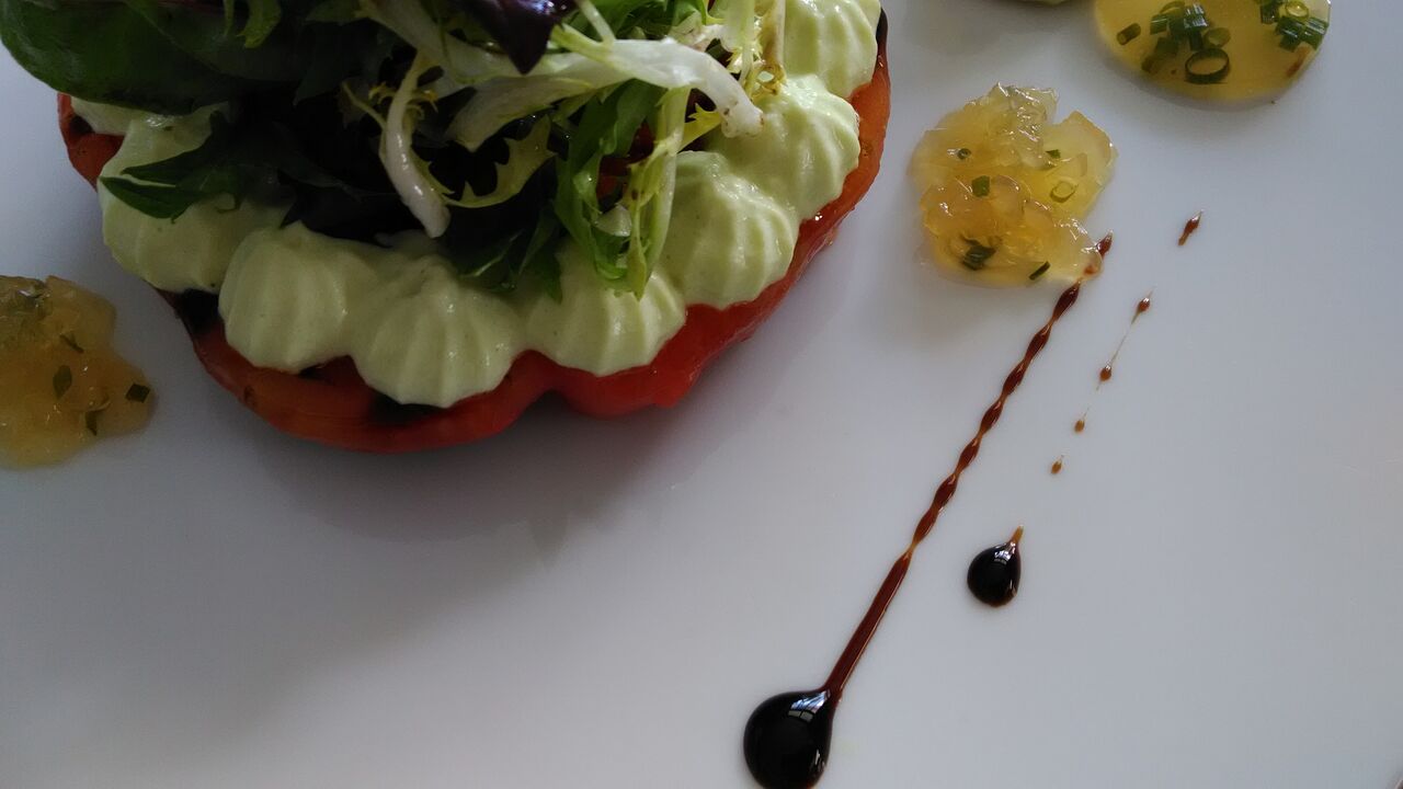 La Tomate/ Crémeux de Mozzarella di Buffala au Basilic / Gelée d'eau de Tomate
