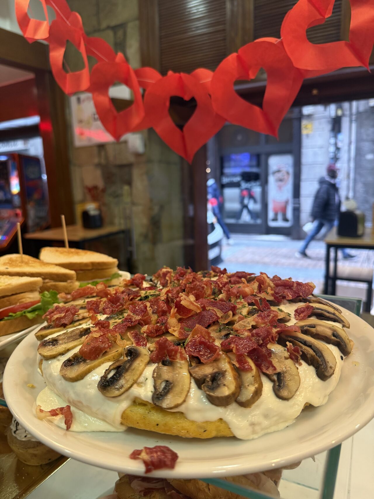 Tortilla de patata con Champiñones y Jamon