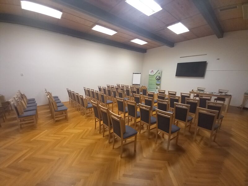 Sál připravený na seminář
