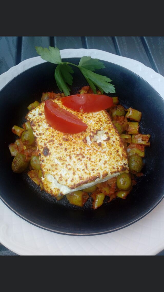 Impression aus der Küche - Gegrillter Schafskäse