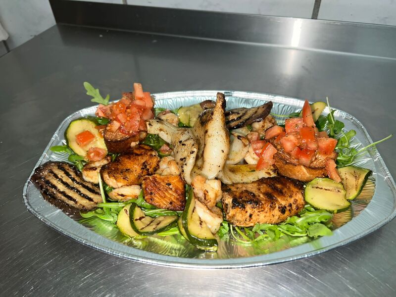 Für den perfekten Start zu deiner Mahlzeit bieten wir eine Auswahl an Antipasti an. 