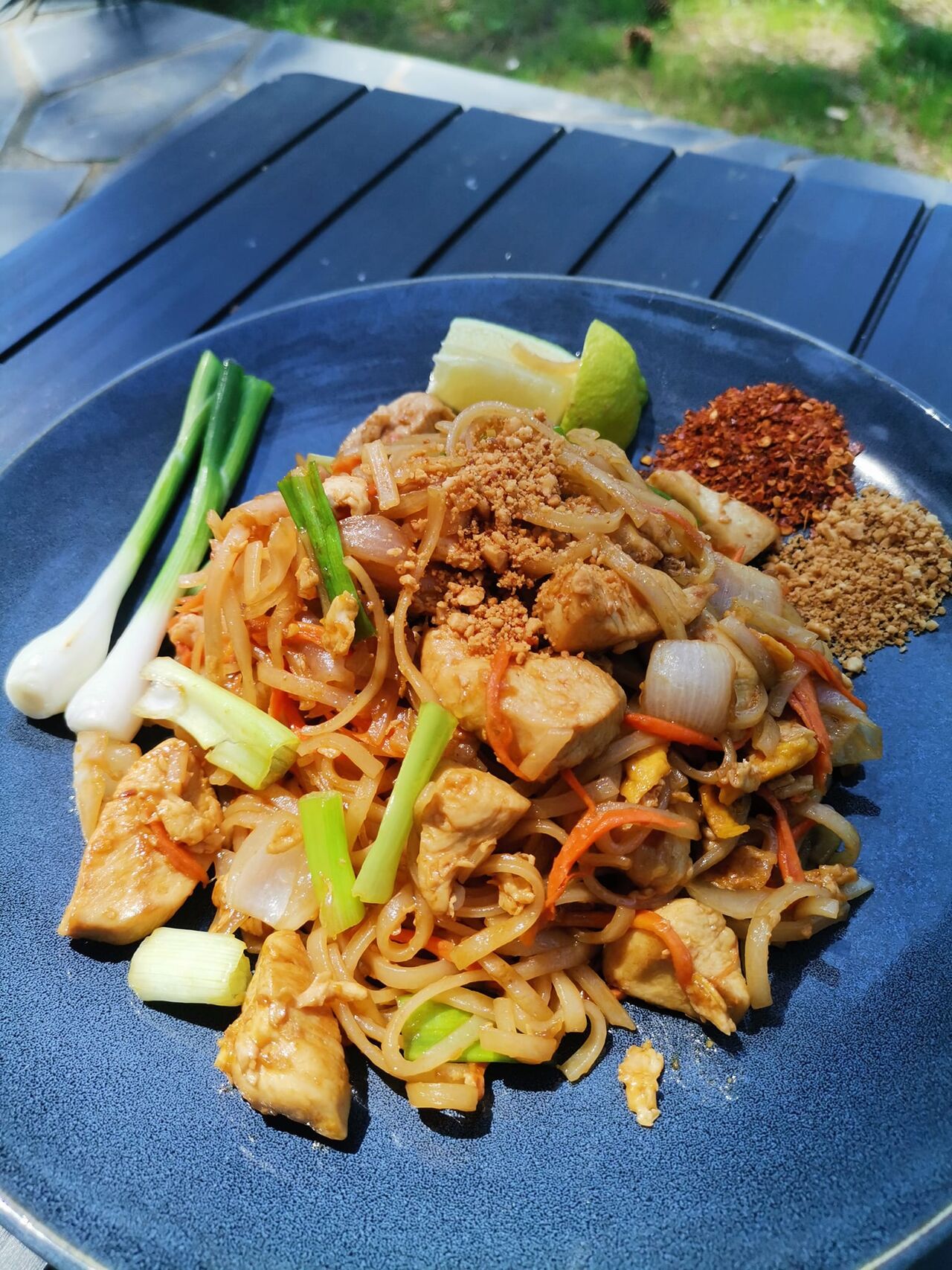 Le traditionnel PADTHAI ! suivant la recette originale, ce plat est originaire de la région où je suis en Thaïlande. 