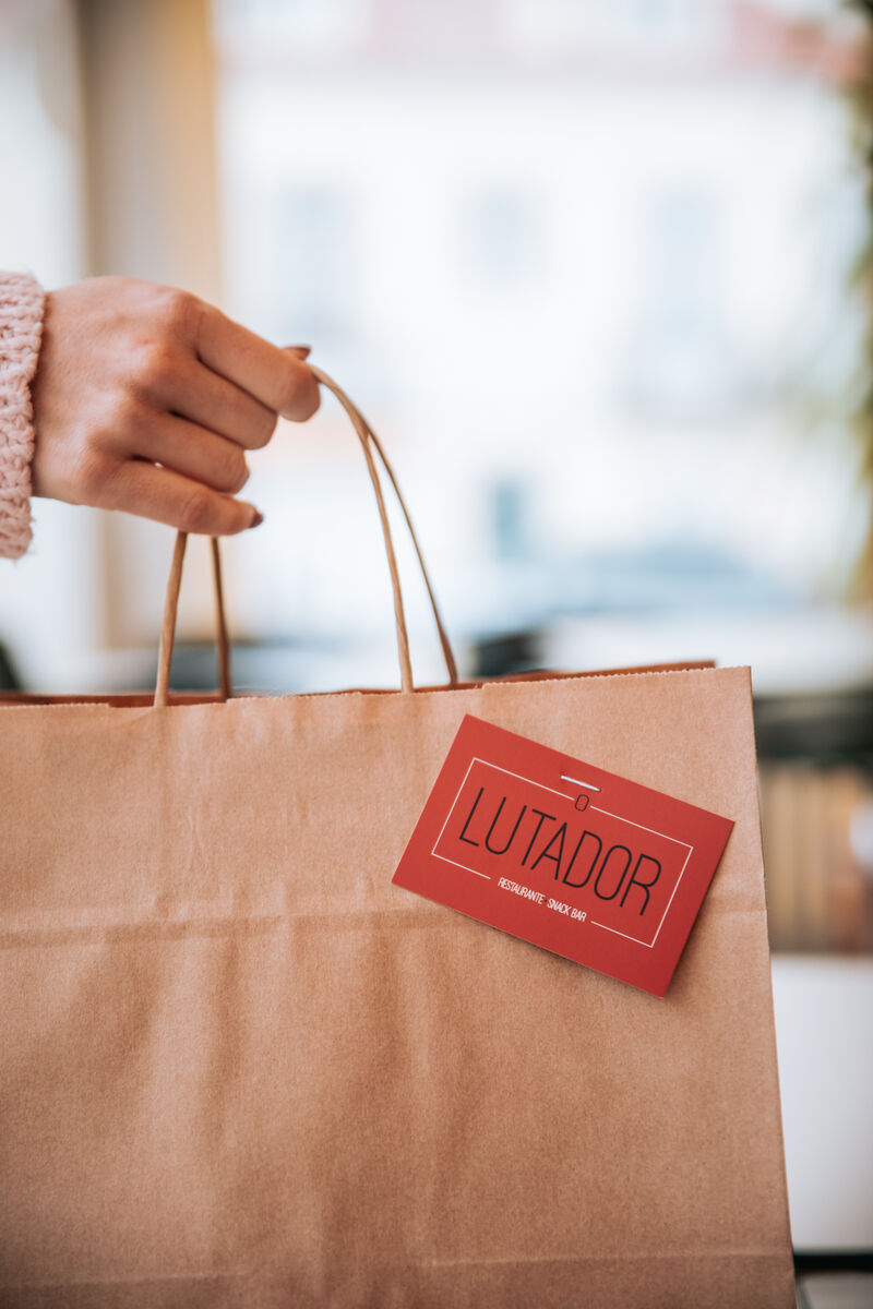 TAKE-AWAY🥡 
 
Faz o teu pedido take-away e não te preocupes com mais nada.  
📞Liga para 210 183 099 e descobre o que temos! 