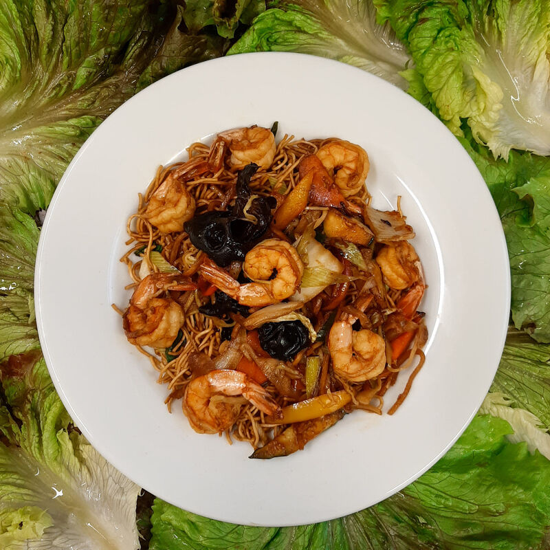 Nouilles aux crevettes sautées