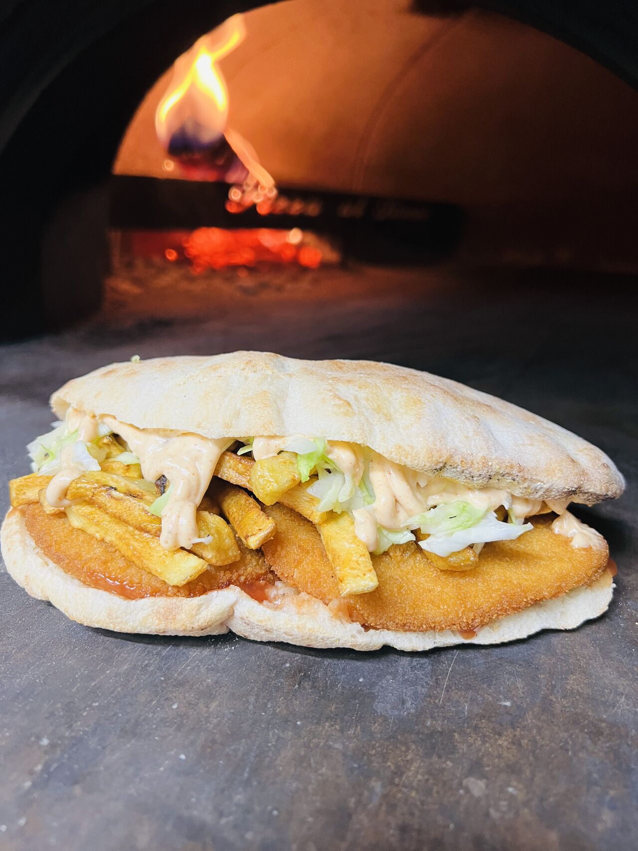 Sandwich cu snitel de pui sau porc