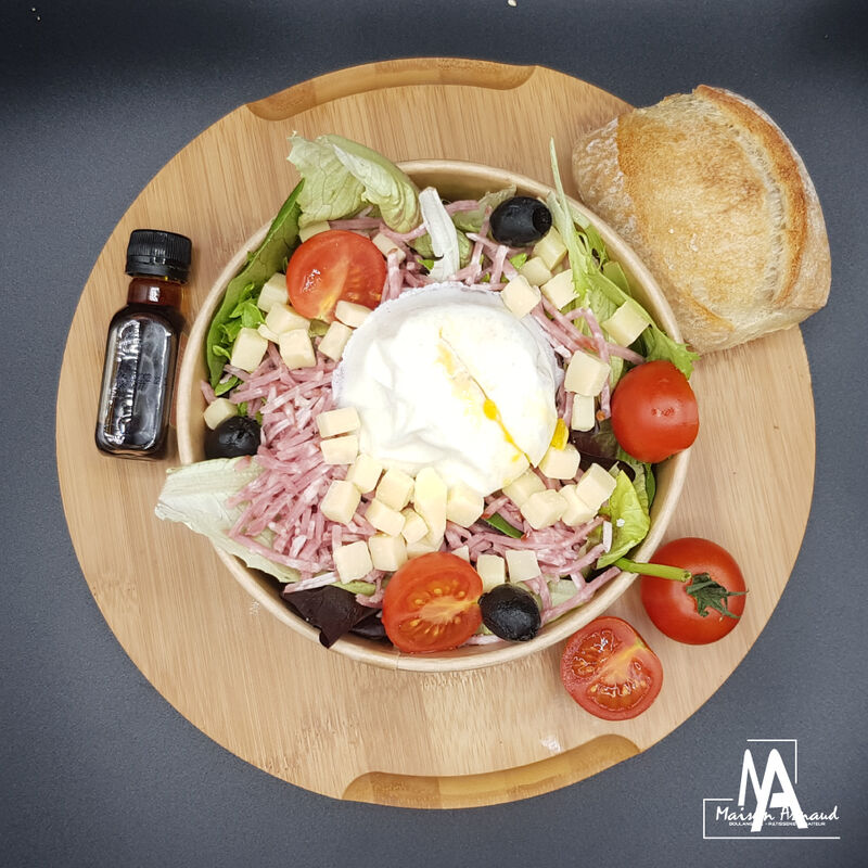 Nos salades rafraîchissantes et réalisées avec des produits frais et de saison. 