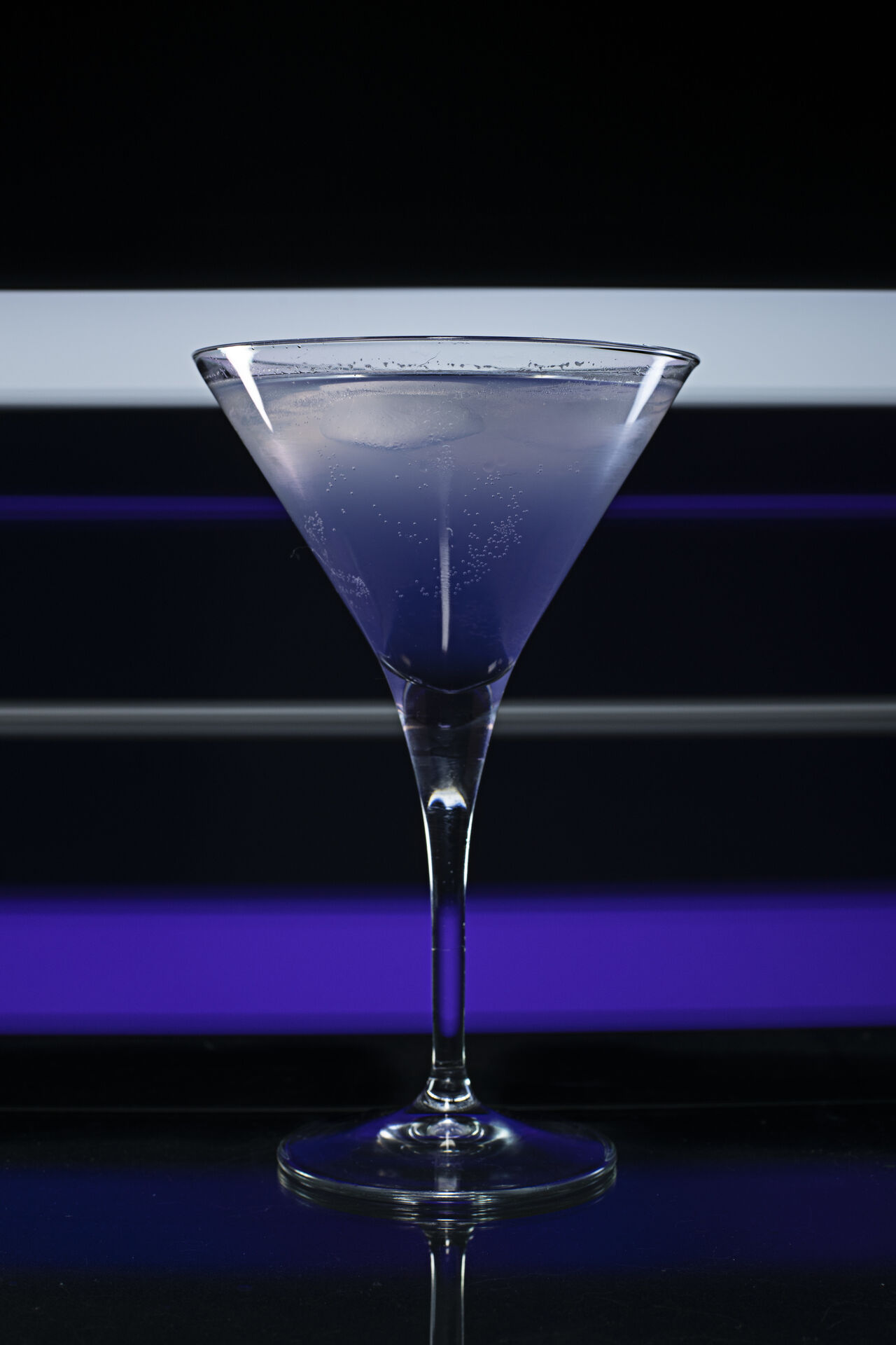 Mirasaki
Ingrédients : soho, citron vert, limonade, violette
Saveur : acidulé et florale
Catégorie : Classique