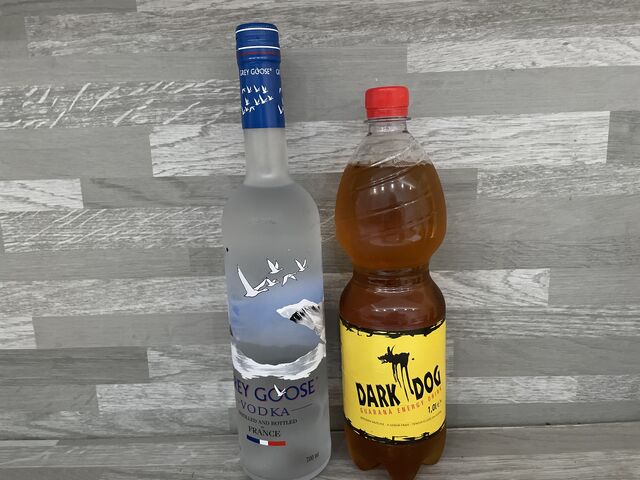 55e Vodka grey goose 70 cl avec soft au choix