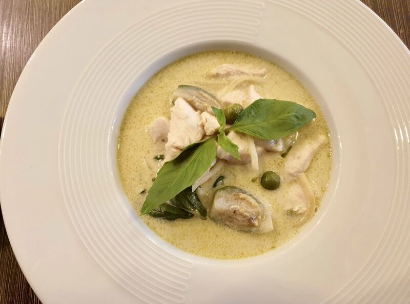Poulet mijoté au Curry vert et lait de coco