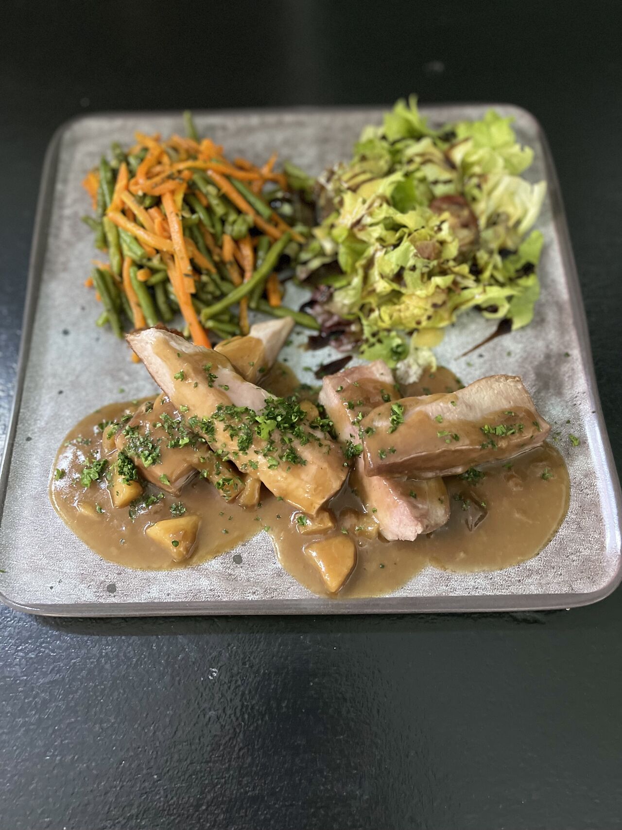 Filet mignon au cidre et pommes