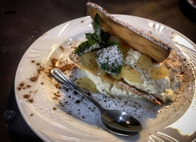 Mousse di ricotta con pera carammellata in pasta frolla