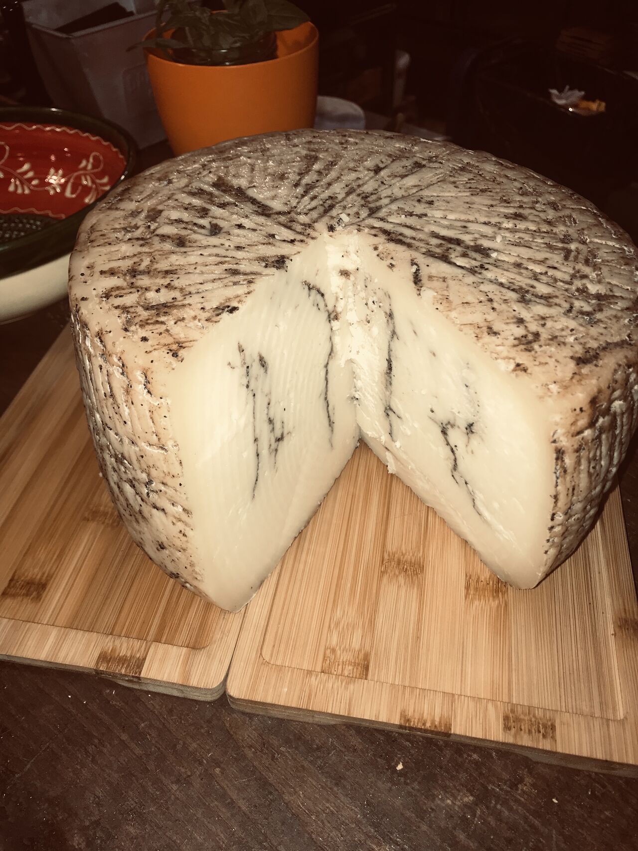 Queso pecorino con trufa ! Delicioso.