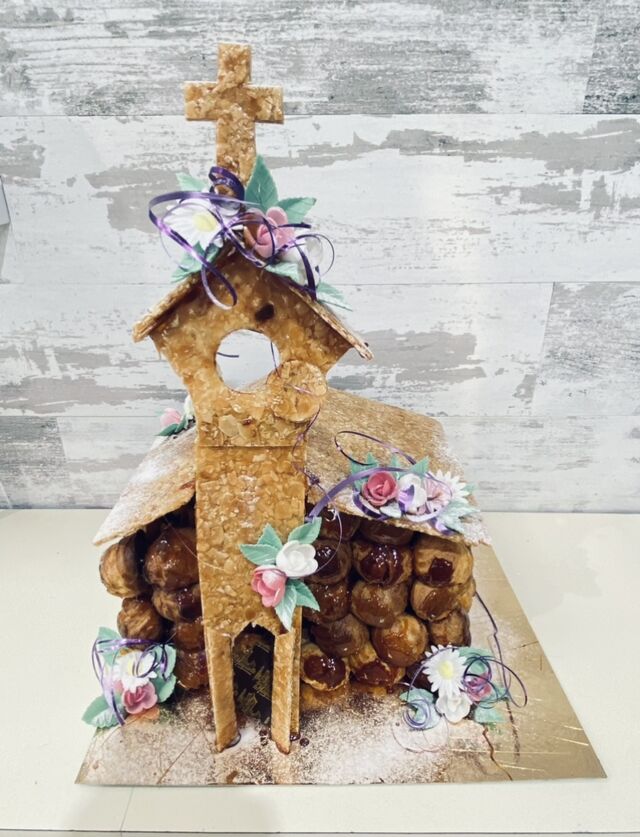 Église/chapelle en choux nougatine 