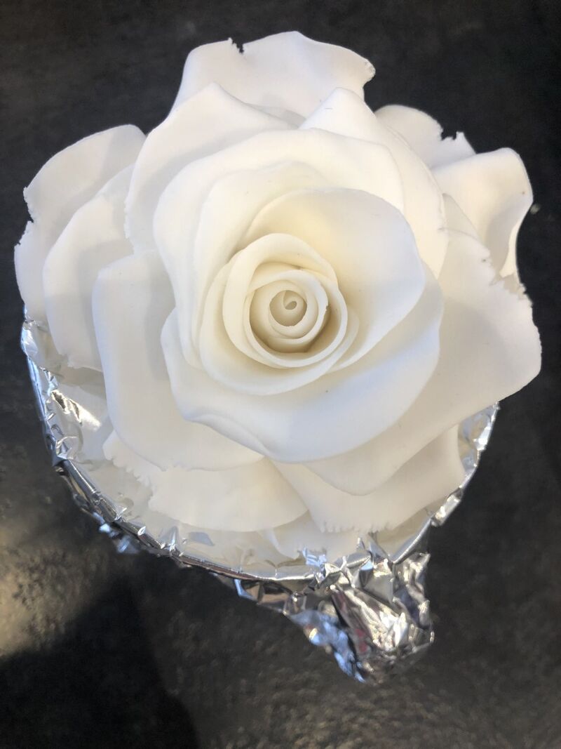 Rose blanche en Pâte à sucre ^^
