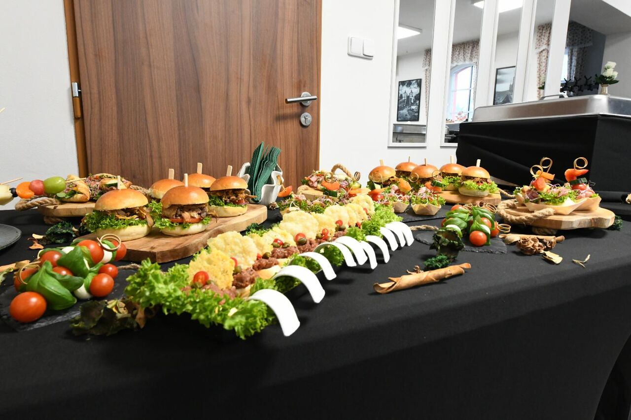 Studený raut s miniburgery