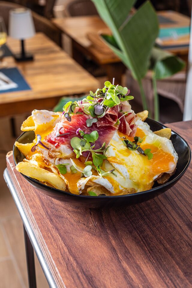Huevos rotos con ibérica