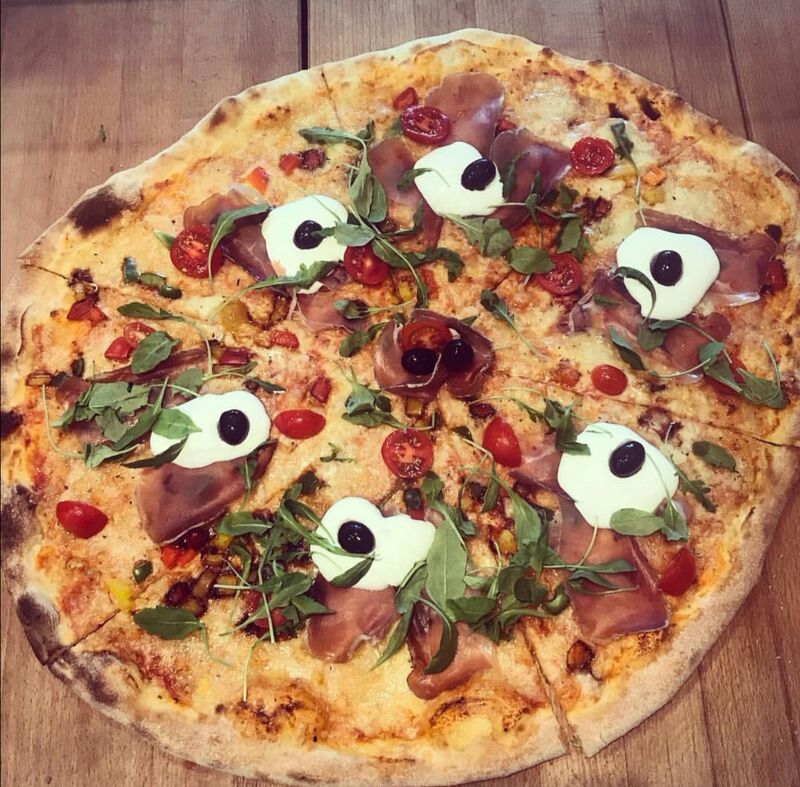 Uživajte u ukusnim jelima i prelijepom ambijentu u Bla Bla pizza baru Zadar!