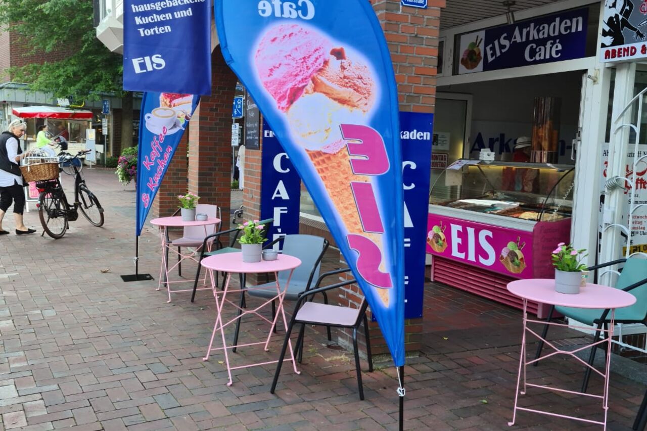 Erfrischende Eisdiele beim Arkaden Café