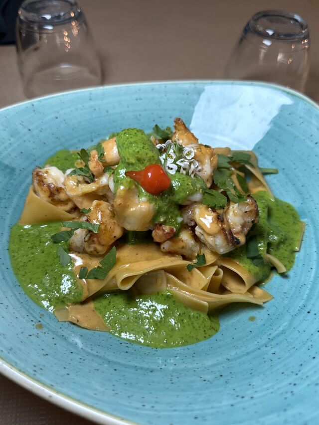 Gambas et noix de saint jacques à la sauce persillée