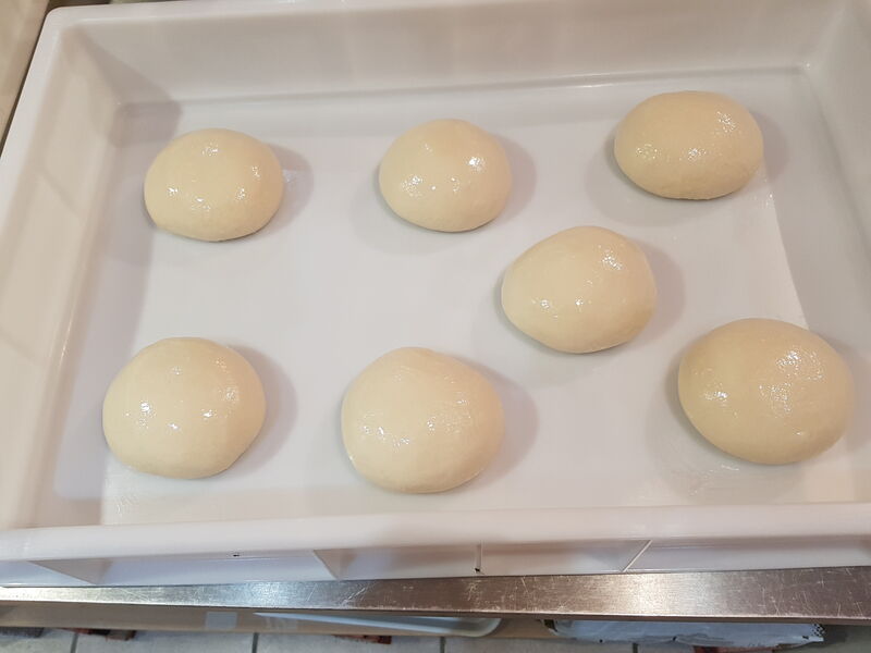 Préparation des pattons pour confectionner vos pizzas.