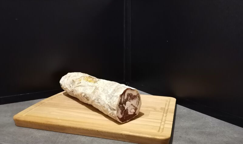 Ventrèche roulée de Porc Noir de Bigorre=39€ le kilo