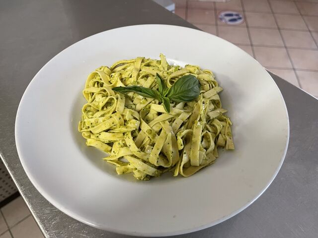 TAGLIATELLES AL PESTO