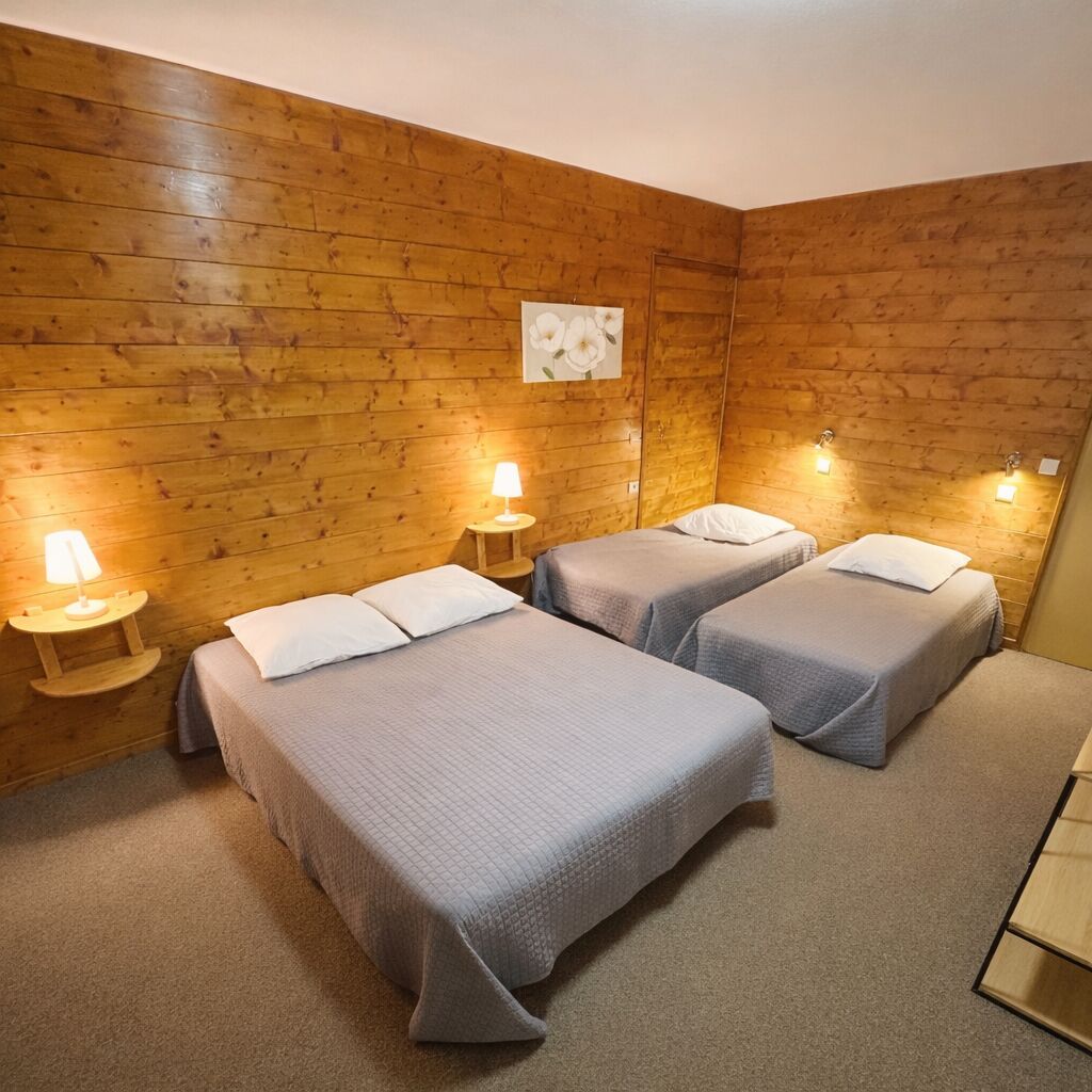 Chambre 4 pers un lit double deux lits simples