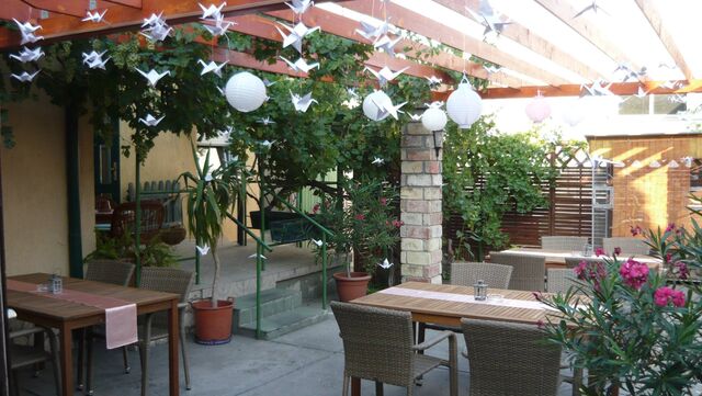 Kerthelységünk, lakodalom dekorációban.