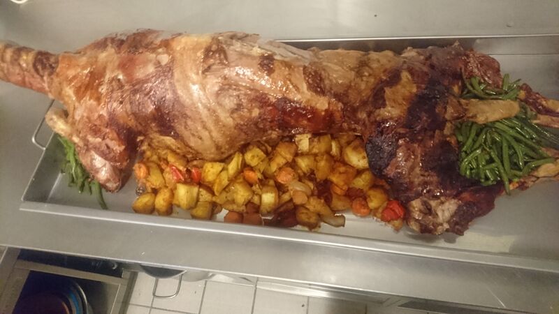 Catering: Ganzes Lamm vom Spiess ( auch jeden 2ten Sonntag im Gasthaus zu geniessen) Portioen 14,90€