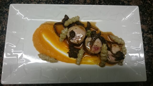 Râble de lapin truffés purée de potimarron crosnes et Chanterelles
