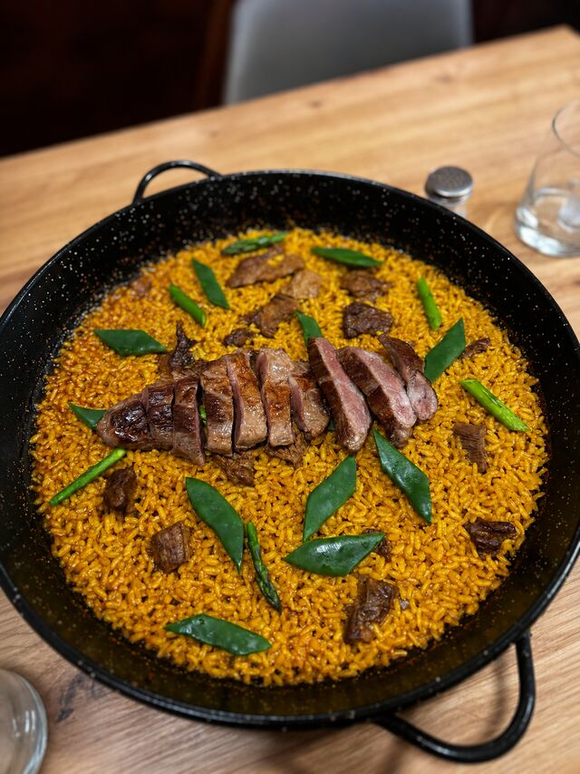 Arroz con pluma ibérica y verduras de temporada 