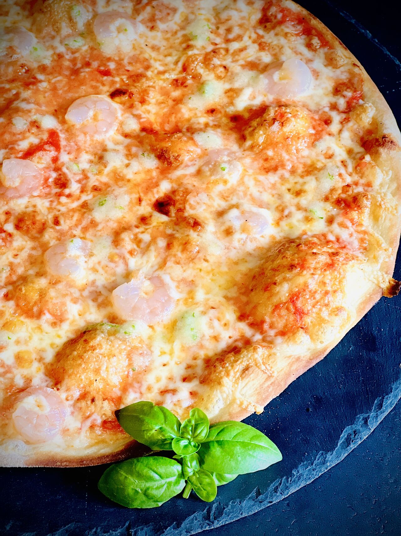 16. Scampi's
€9,90
Ø 32cm
(A B C G 8)
Tomatensauce Shrimps, Knoblauch und Goudakäse