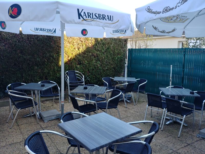 Terrasse se trouvant à l'arrière du Bar Tabac Presse