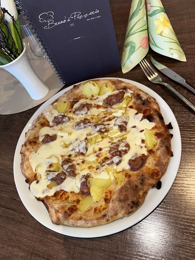 Pizza Salsiccia mit Kartoffeln & Parmesan-Creme