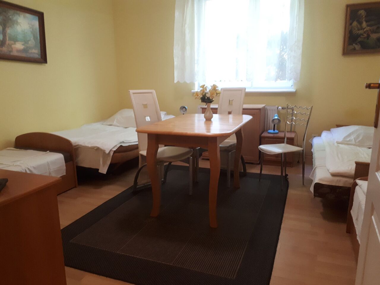 Zarezerwuj u nas pokój. Zapraszamy- 30/35 zł za dobę. 