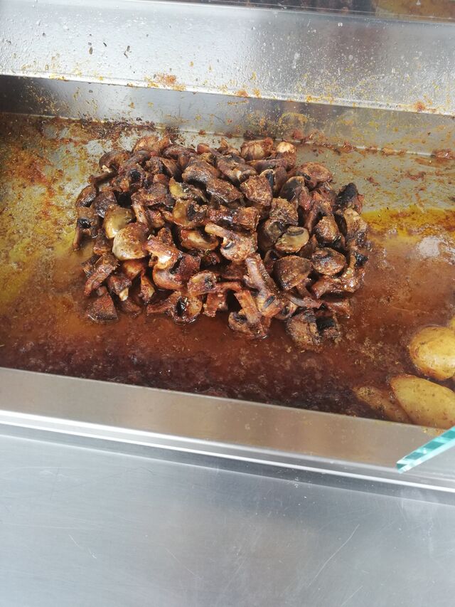 Voilà les magnifiques champignons rôtis 3,50€ la barquettes complète 