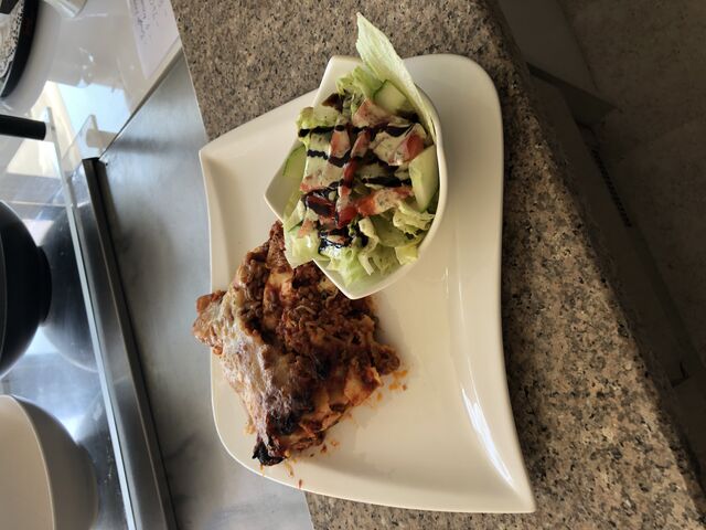 Tagesgericht: Lasagne mit Salat
