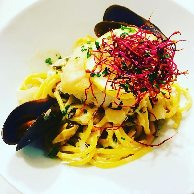 Polędwica z dorsza atlantyckiego z domowym makaronem w sosie omułkowym