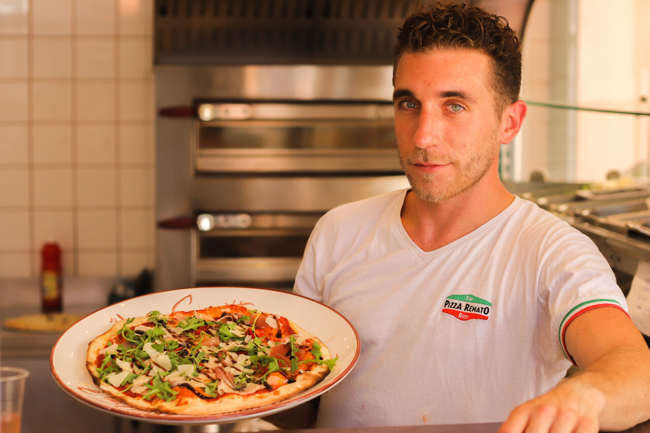 Notre pizzaiolo passionné détenant un savoir-faire transmis de génération en génération.😍🍕