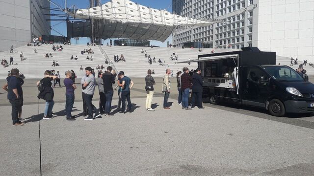 Service au taquet Chez Zaz sur Paris La Défense