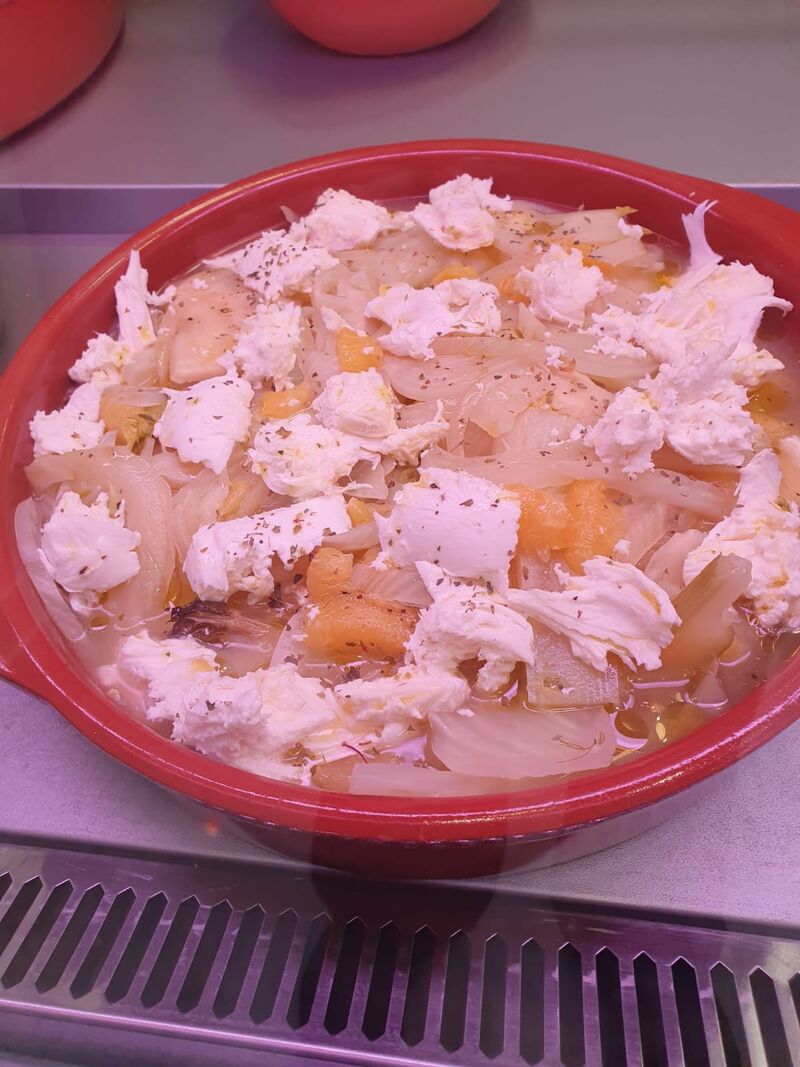 Ensalada de hinojo pochado en zumo de naranja con mozzarella de búfala