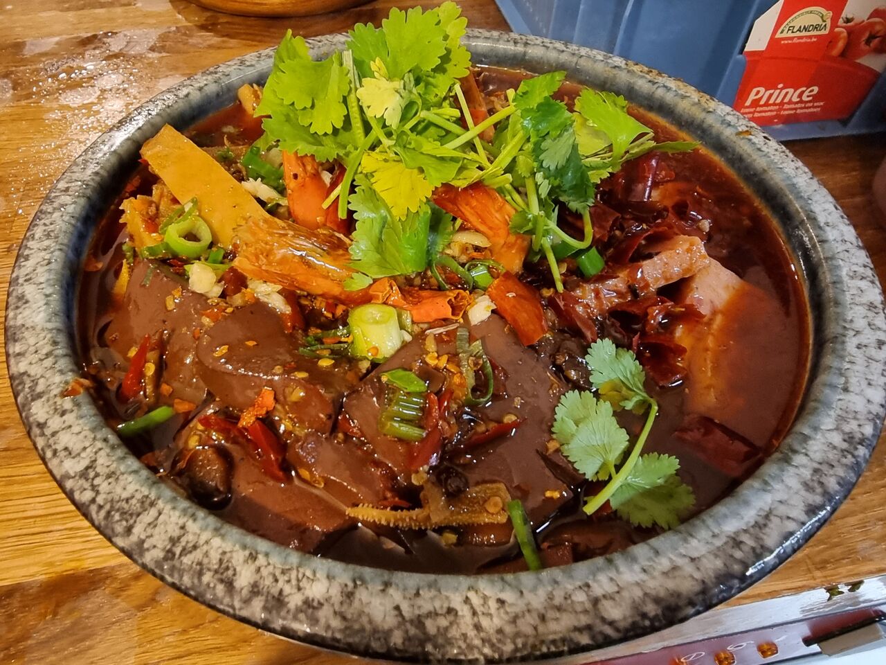 Mao xue wang plat traditionnel à base de sang de canard et tripes de boeuf 毛血旺